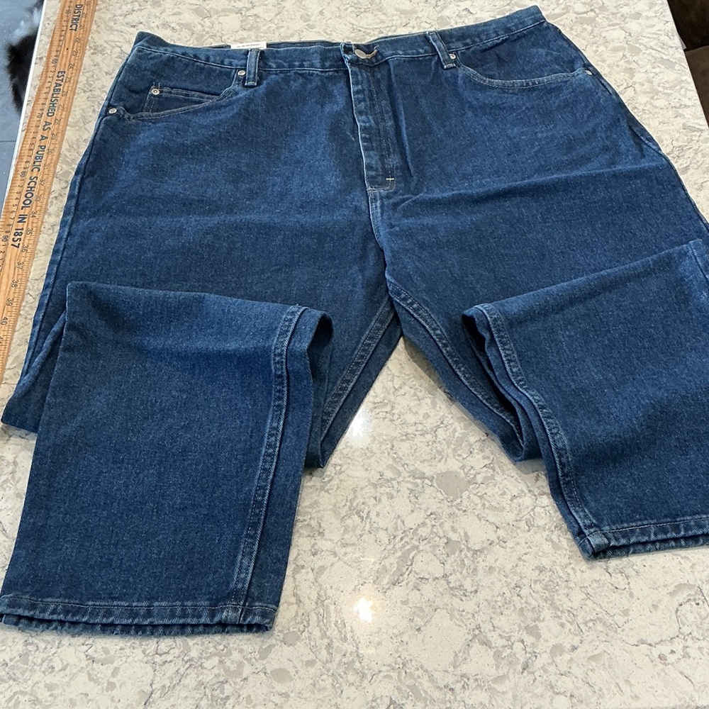 Wrangler Relaxed Fit Men’s Jeans in Dark Blue Denim